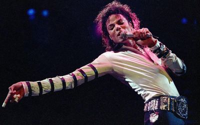 17 năm sau ngày mất, Michael Jackson vẫn khiến cả làng nhạc phải 'ngả mũ'