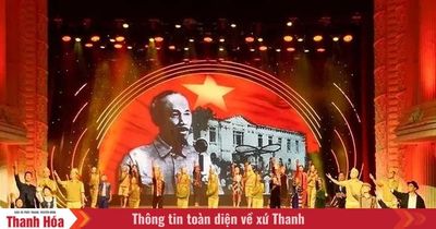 Chương trình Nghệ thuật 'Hồ Chí Minh - Nguồn sáng dẫn đường' kỷ niệm 115 năm ngày Bác Hồ ra đi tìm đường cứu nước