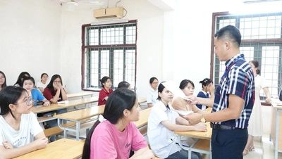 Thanh Hóa: Thí sinh làm thủ tục dự thi vào lớp 10 công lập đông nhất từ trước đến nay