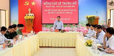 Phó Chủ tịch UBND tỉnh An Giang Lê Trung Hồ làm việc với các xã: Tri Tôn, Ô Lâm, Cô Tô và Vĩnh Gia