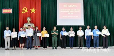 Đồng Tháp: Bế giảng lớp Bồi dưỡng kiến thức quốc phòng và an ninh đối tượng 3