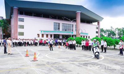 Trang bị kiến thức pháp luật, kỹ năng an toàn giao thông cho học sinh, vận động viên