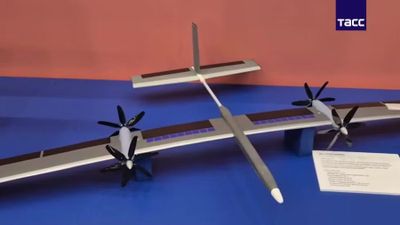 Nga ra mắt UAV Argus có khả năng bay liên tục 40 ngày tại Diễn đàn Kinh tế St. Petersburg