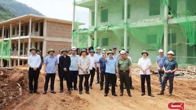 Đồng chí Bí thư Tỉnh ủy kiểm tra tiến độ xây dựng trường nội trú liên cấp Tiểu học - THCS các xã biên giới
