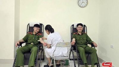Cán bộ, chiến sĩ Công an tỉnh hiến máu cứu người gặp nạn