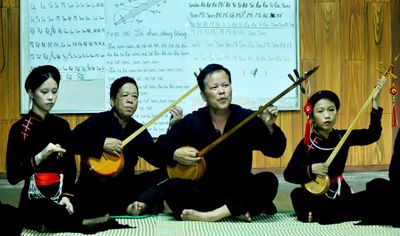 Giữ tiếng Tày từ 'lớp học tự nguyện'
