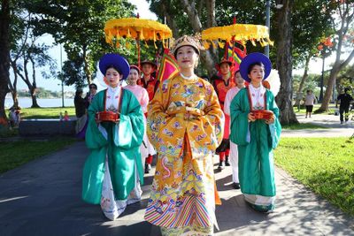 Tuần lễ áo dài Huế kể chuyện kết nối di sản
