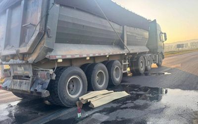 Va chạm với xe đầu kéo, hai vợ chồng thương vong