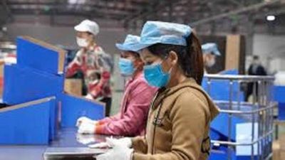 Hoàn tất cung cấp dịch vụ ngày 31/03 nhưng đến ngày 08/04 xuất hóa đơn có đúng quy định tại Nghị định 70/2025/NĐ-CP không?