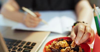 Trước kỳ thi, sĩ tử ở các nước ăn gì?
