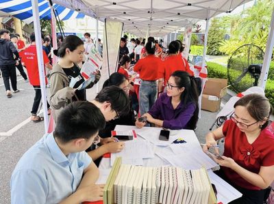 Người thất nghiệp cần nhiều hơn một khoản trợ cấp