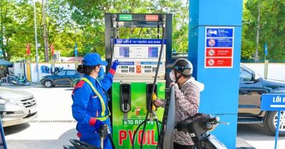 Xăng E5RON92 giảm gần 1.500 đồng/lít