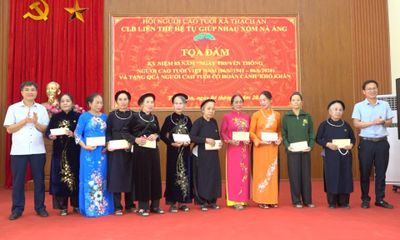 Đoàn công tác của tỉnh thăm, tặng quà người cao tuổi có hoàn cảnh khó khăn