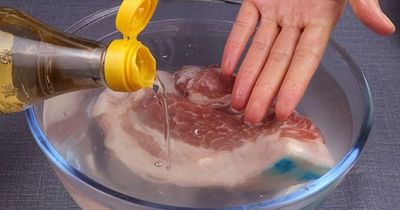 Cho dù thịt đông cứng tới đâu, chỉ cần thêm giọt này vào sẽ rã đông trong vài phút