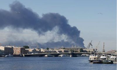 Ukraine tấn công ồ ạt kho dầu và căn cứ hải quân ở thành phố Nga St Petersburg