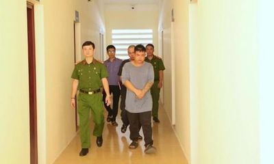 Khởi tố 2 đối tượng giả danh nhà báo cưỡng đoạt tài sản