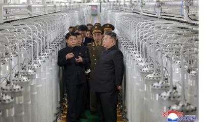 Ông Kim Jong Un thị sát nhà máy vật liệu hạt nhân mới