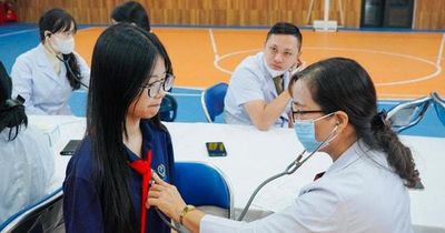 100% học sinh, sinh viên được kiểm tra sức khỏe hoặc khám sàng lọc ít nhất 1 lần/năm