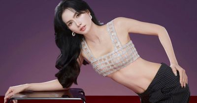 Siêu mẫu Anh Thư gợi cảm đến ngỡ ngàng ở tuổi 44