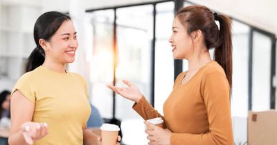 10 hành vi nhỏ tiết lộ một người có EQ cao, đi đâu cũng được yêu quý