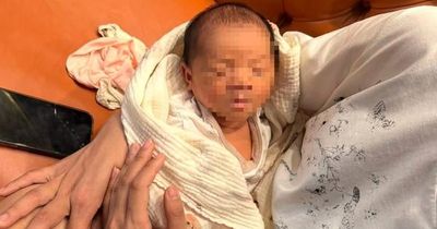 Bé gái sơ sinh bị bỏ rơi trong một công trình xây dựng