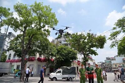 Công an Hà Nội thử nghiệm UAV giám sát ANTT từ trên không: Có công nghệ giám sát, ý thức người dân sẽ nâng cao