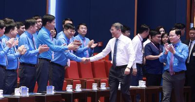 Thủ tướng Chính phủ thảo luận với đại biểu Công đoàn về mục tiêu tăng trưởng hai con số
