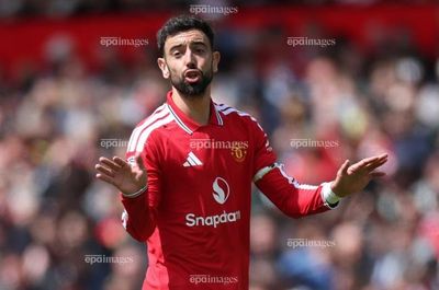 MU hoãn ký hợp đồng với Bruno Fernandes