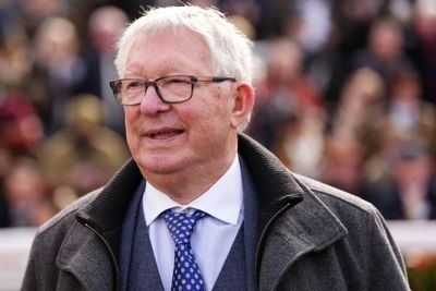 Sir Alex Ferguson lần đầu xuất hiện sau khi nhập viện