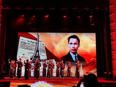 Ấn tượng chương trình nghệ thuật 'Hồ Chí Minh - Nguồn sáng dẫn đường'