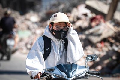 Đi làm 100 km/ngày như 'cực hình' dưới nắng nóng 40 độ C