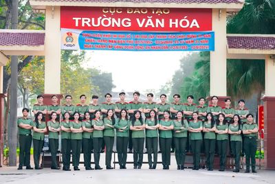Danh tính 34 người mặc quân phục công an trong ảnh gây sốt MXH