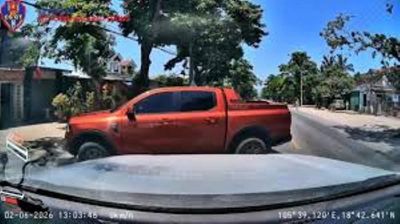 Xử phạt tài xế xe bán tải quay đầu đột ngột khi gặp CSGT ở Nghệ An