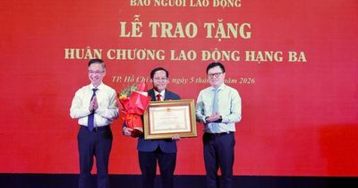 Nhà báo Tô Đình Tuân vinh dự nhận Huân chương Lao động hạng Ba