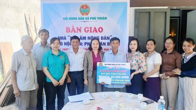 Xây nhà cho 2 hộ dân có hoàn cảnh khó khăn