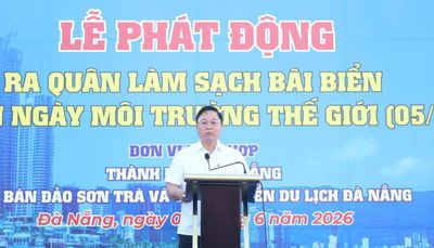 Chung tay làm sạch biển Đà Nẵng