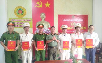 Chi hội Cựu Công an nhân dân phường Thanh Khê kết nạp hội viên mới