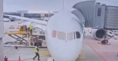 Máy bay Boeing 787 sập càng đáp khiến một số người bị thương