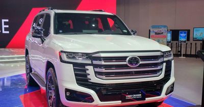Toyota Land Cruiser Hybrid cập bến Đông Nam Á giá gần 3 tỷ, chờ ngày về Việt Nam