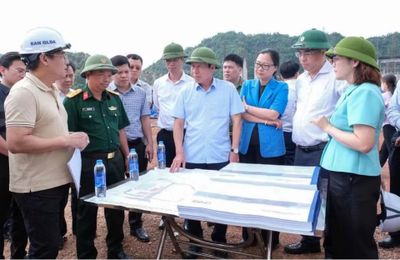 Đi kiểm tra xây trường nội trú, Phó Thủ tướng Lê Tiến Châu yêu cầu nóng