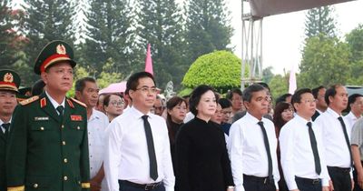 Nghẹn lòng lễ an táng 16 liệt sĩ quân tình nguyện hy sinh ở Lào và Campuchia