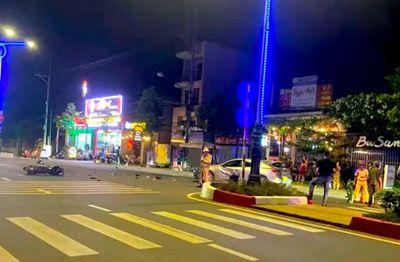 Nam thanh niên đi xe máy Exciter tốc độ cao tông vào ô tô bị tử vong