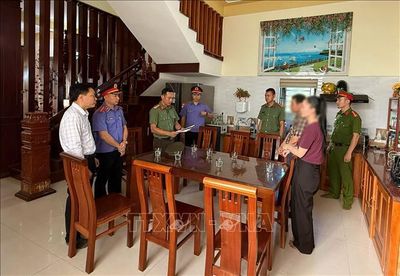 Bắt hiệu trưởng một trường tiểu học để điều tra hành vi nhận hối lộ