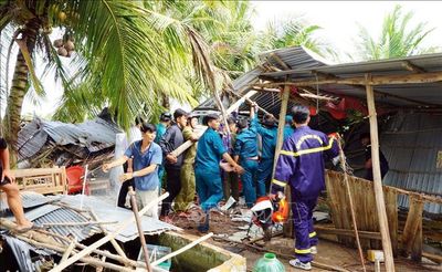 Mưa kèm dông lốc, sét gây nhiều thiệt hại tại các địa phương