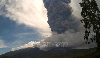 Indonesia: Đóng cửa sân bay do núi lửa phun trào