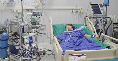 Người phụ nữ 43 tuổi nguy kịch sau 5 ngày ho, sốt