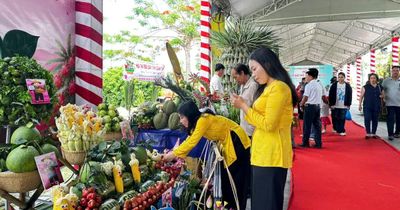 Rực sắc màu ngày hội tôn vinh trái cây miền Tây
