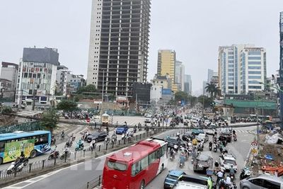 Điều chỉnh tổ chức giao thông phạm vi nút giao La Thành - Nguyễn Chí Thanh