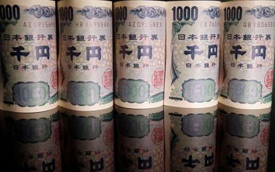 Đồng yên chạm ngưỡng 160, USD tăng nhờ căng thẳng Vùng Vịnh
