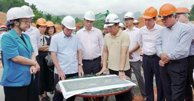 Phó Thủ tướng Lê Tiến Châu kiểm tra tiến độ xây dựng các trường phổ thông nội trú liên cấp ở Cao Bằng